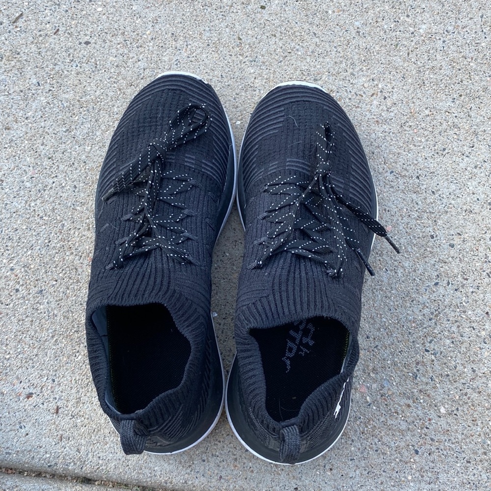 Under armor sock running shoes for wemon